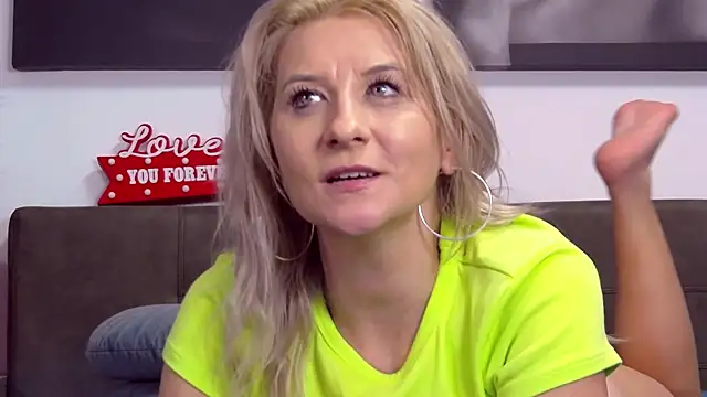 Chat XXX en directo de KaylinJan