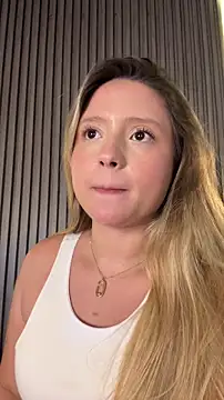 XXX chat uživo modela MiaPetit_