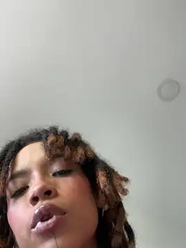 Cooper-Reds Show in webcam