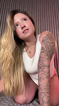 Czat XXX na żywo – MiaPetit_