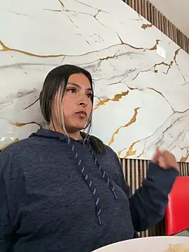 Pokazy przed kamerką – Cami_Leon2