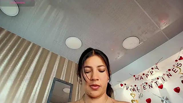 XXX chat uživo modela KamyGlam