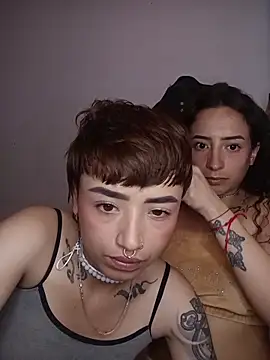 AlexxaAndRileyy: онлайн-секс-чат