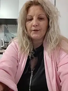 Divineblond: онлайн-секс-чат