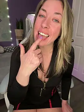 MiraKisss' Webcam Show