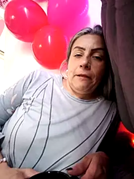 maynor_1998: διαδικτυακό σόου στην κάμερα