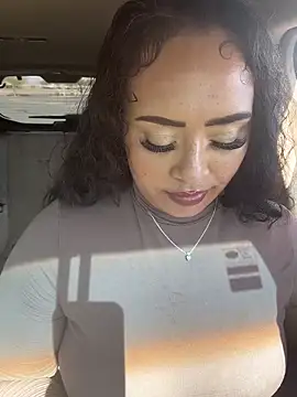 XXX chat uživo modela CarmelaAnthony