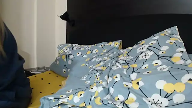 _karolynesyera_ Adlı Modelin Canlı XXX Sohbeti