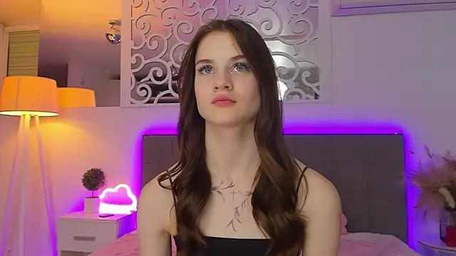 LuisaClover: онлайн-секс-чат