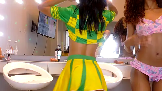 chocolatecrememia's Webcam Show