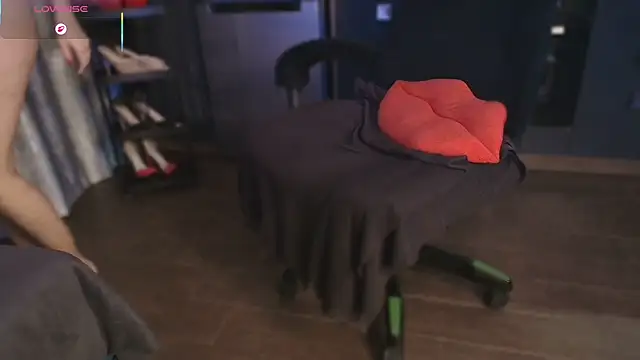 emlana Adlı Modelin Canlı XXX Sohbeti