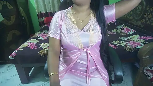 BengaliQueenStar Adlı Modelin Canlı XXX Sohbeti