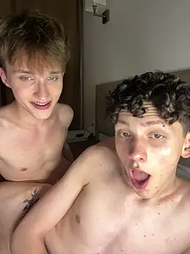 TwinksNextDoor's Webcam Show