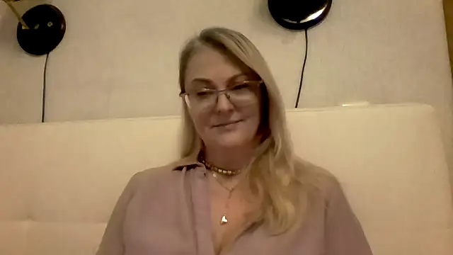 Emilia99 Show in webcam