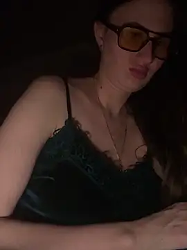 Flossy_Vettie Adlı Modelin Canlı XXX Sohbeti