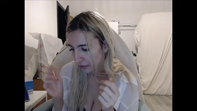 BarbieBlondieGirl: διαδικτυακό σόου στην κάμερα