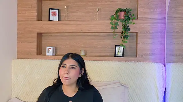 Chatroom XXX en direct de VioletBloomm