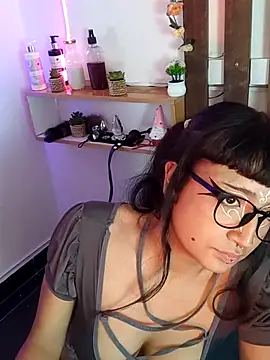 Chatroom XXX en direct de MeowMota_