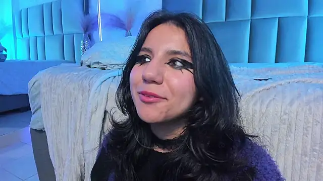 HollyPeach Chat XXX in diretta