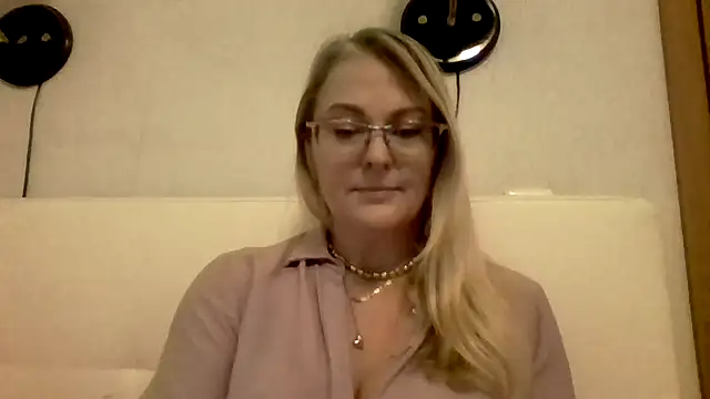 Emilia99 – webcam-show