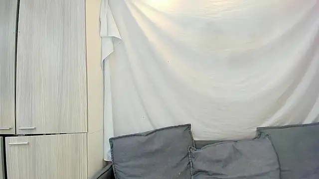 Mhelanny2 élő XXX-chatje