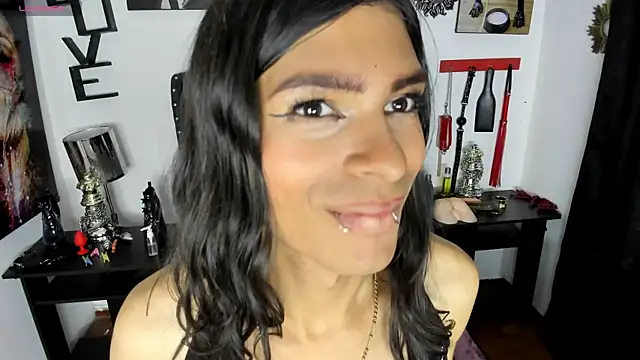 دردشة LunarisSmith الجنسية المباشرة