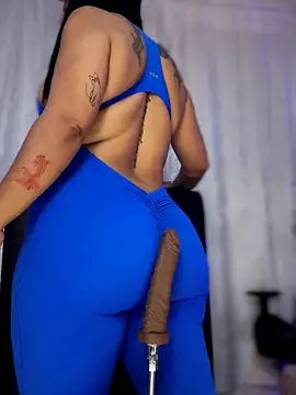 Natural_BIGASS_Nina élő XXX-chatje