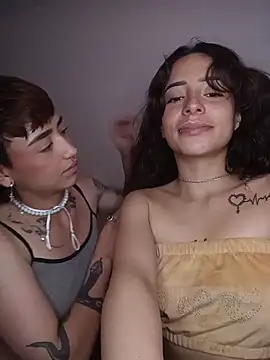 XXX chat uživo modela AlexxaAndRileyy