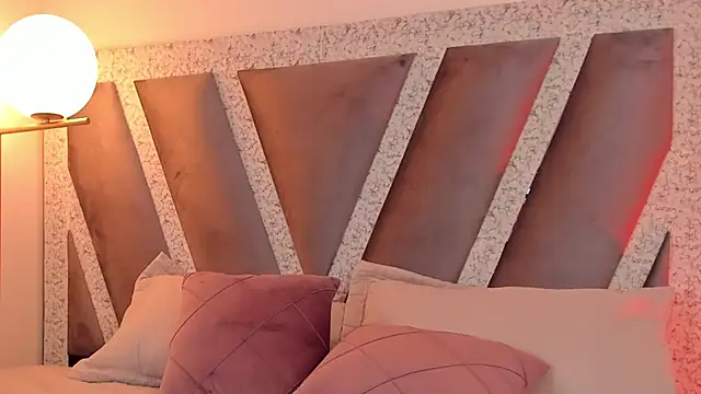 SophieeMills' Live XXX Chat