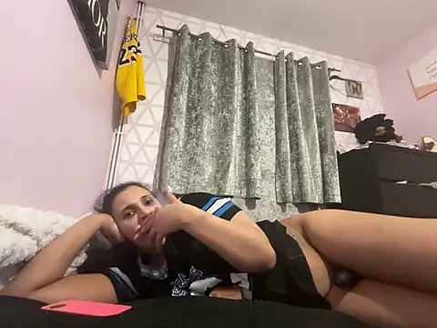 Pokazy przed kamerką – RavenNoirr