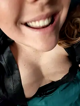 Juicy_PeachLux লাইভ XXX চ্যাট