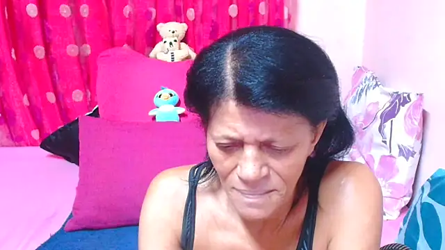 SLUTTYROXY's Live XXX Chat