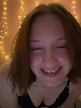 Show modela AlinaFoxyy na web-kameri