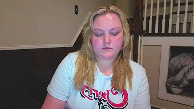 Show modela PhatAssBlond na web-kameri