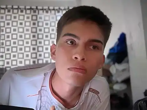 Show modela bbluchito na web-kameri