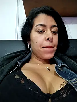 Luianna Adlı Modelin Canlı XXX Sohbeti