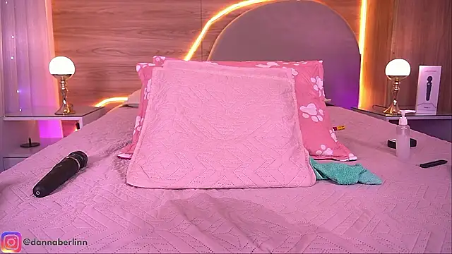 danna_berlin_ Adlı Modelin Canlı XXX Sohbeti