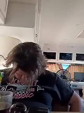 EZs_FuKRoOm: διαδικτυακό σόου στην κάμερα