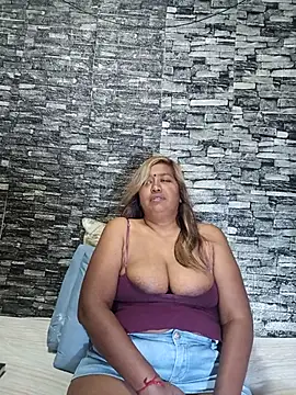 Mammabear_4uのライブXXXチャット