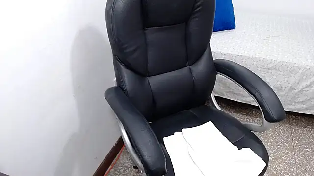 emiliaa_hot Chat XXX live