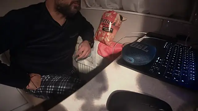 TARKAN1 Live XXX-chat