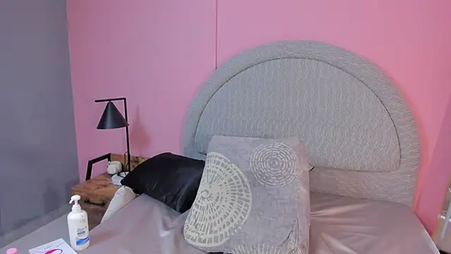 Show modela divine_sin na web-kameri