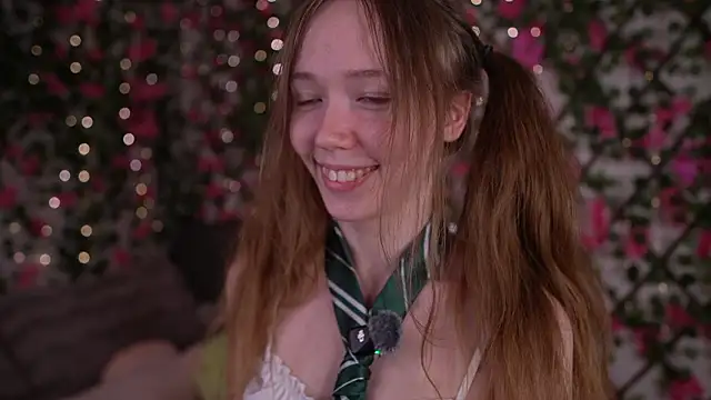 Chat XXX ao vivo de Petite_Polly