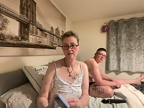 XXX chat uživo modela Curvy-Jinx