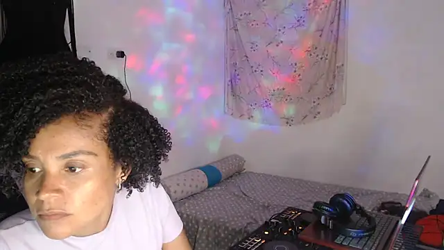 Chat +18 de shayna_cute ao vivo