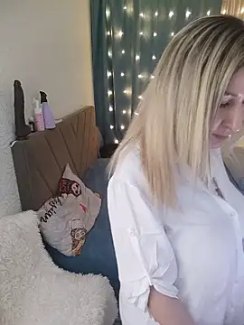 MilanaBoobsのライブXXXチャット