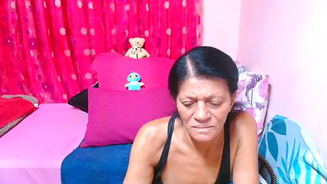 Show modela SLUTTYROXY na web-kameri