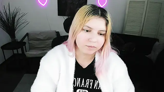 DiaAngell's Live XXX Chat