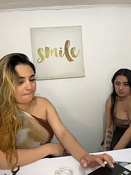 Chat +18 de Antonella_Julieta ao vivo