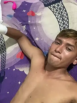 Pokazy przed kamerką – GeorgiandCoi